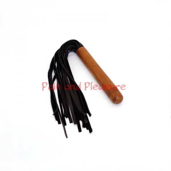 Kožené důtky s dřevěnou rukojetí T2