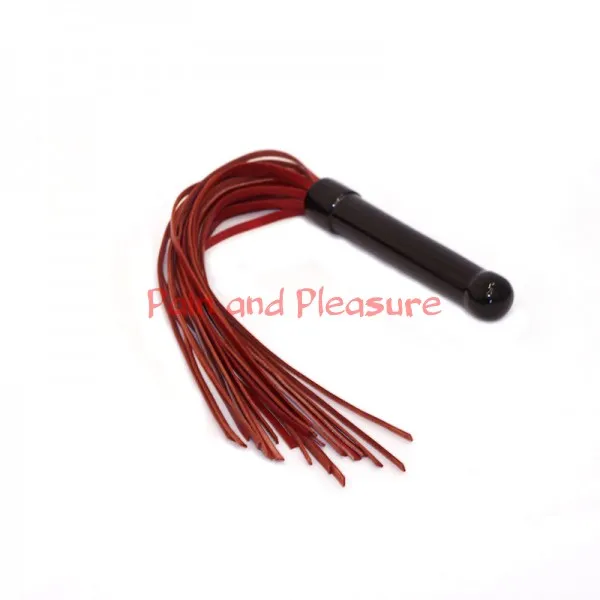 Kožené důtky s dřevěnou rukojetí T4-červené třásně